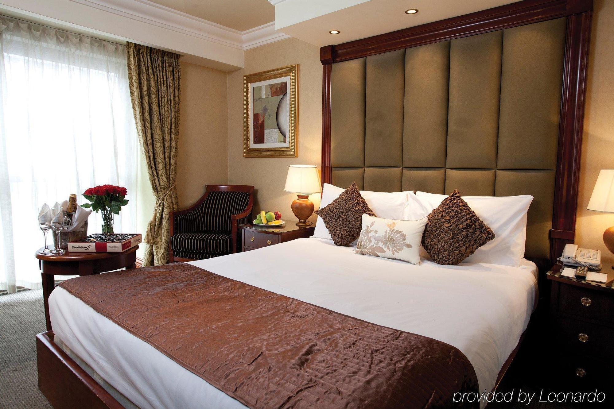 Park Grand London Kensington Hotel Стая снимка