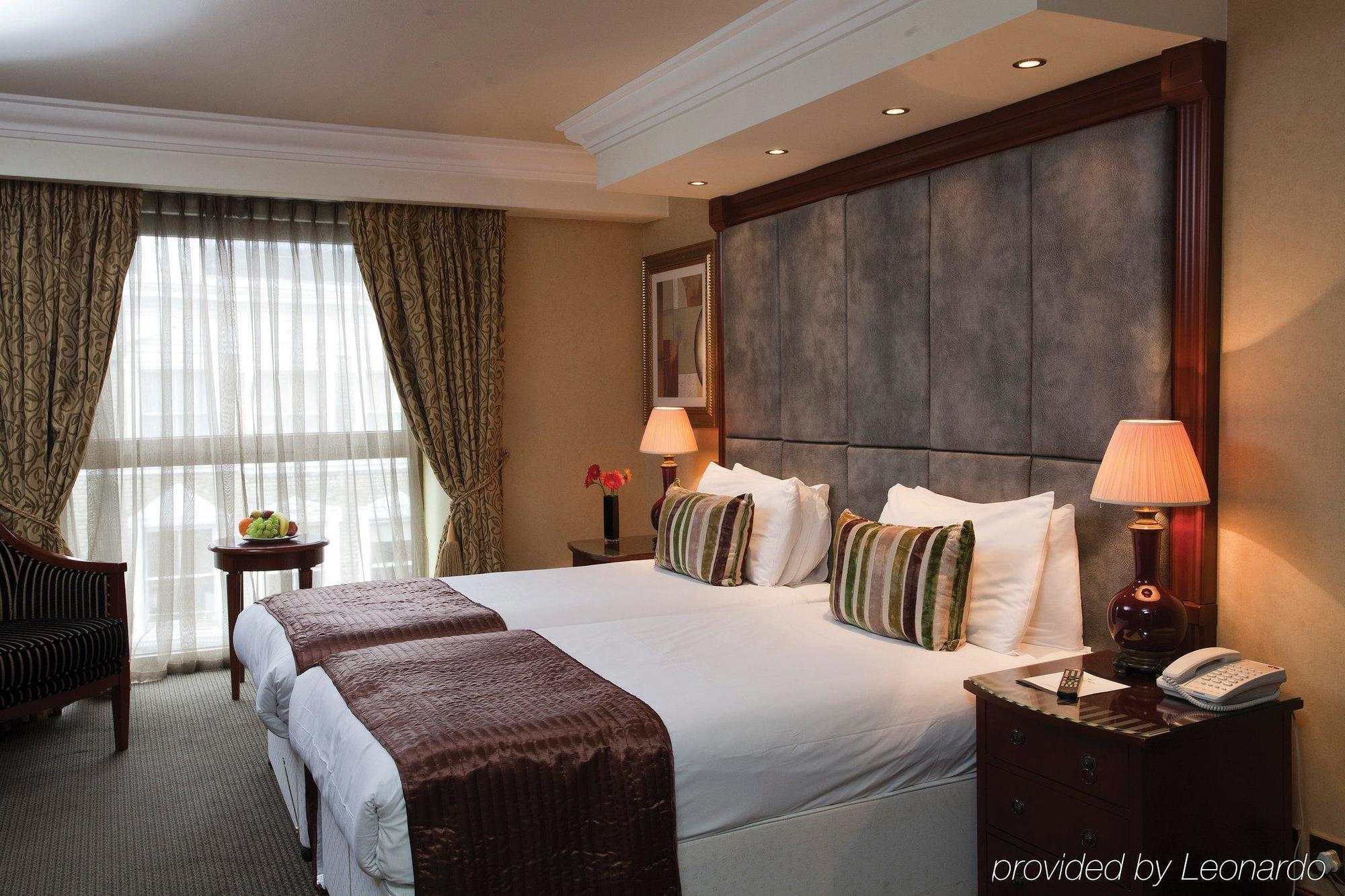 Park Grand London Kensington Hotel Стая снимка